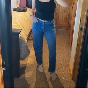 Arizona Jeans Co. Relaxed fit blue jeans.